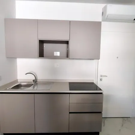 Renovated Flat With Private Fenced Garden In *