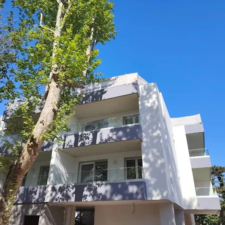 Apartamento Renovated Flat With Private Fenced Garden In