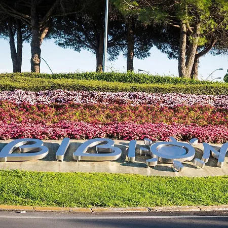 Renovated Flat With Private Fenced Garden In * Bibione